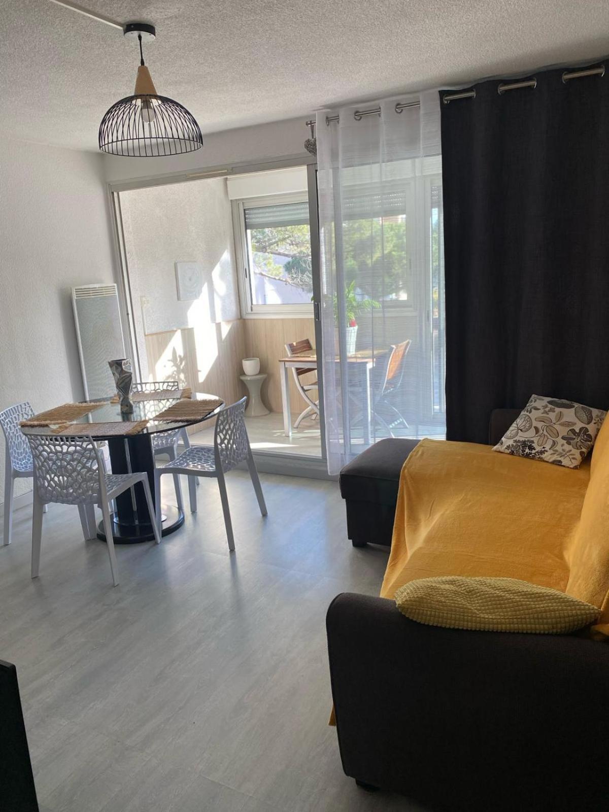 Au Pied De La - Cyprien Apartment